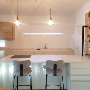 Blanco puro y madera